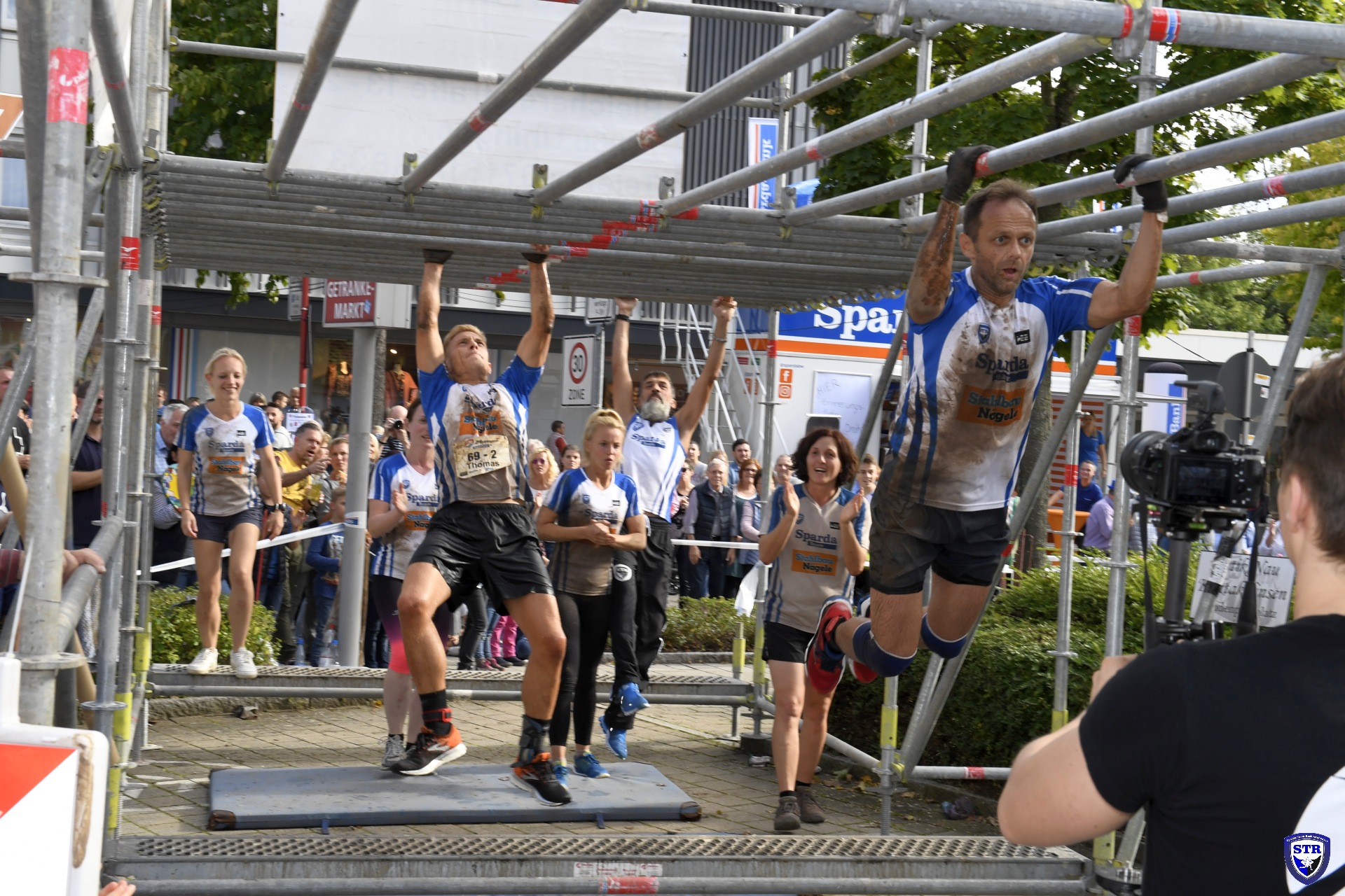 Schlussrunde beim dritten Uhinger 24-Stunden-Hindernislauf am 28. und 29.09.2019